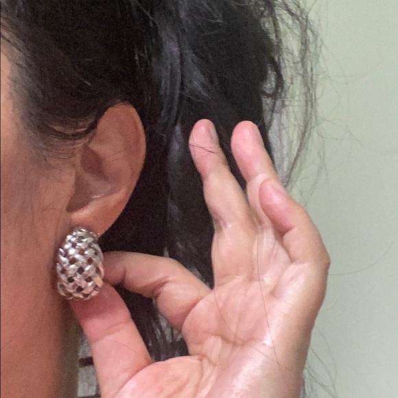 🖤GIVENCHY💕VTG weaving design clip on earrings - Picture 2 of 8